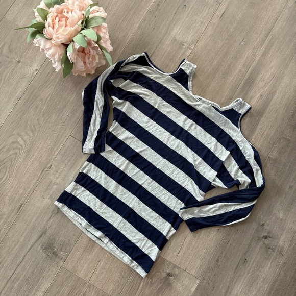 Fenn Wright Mansion British Cold Shoulder Striped Dolman Top - Picture 4 of 6